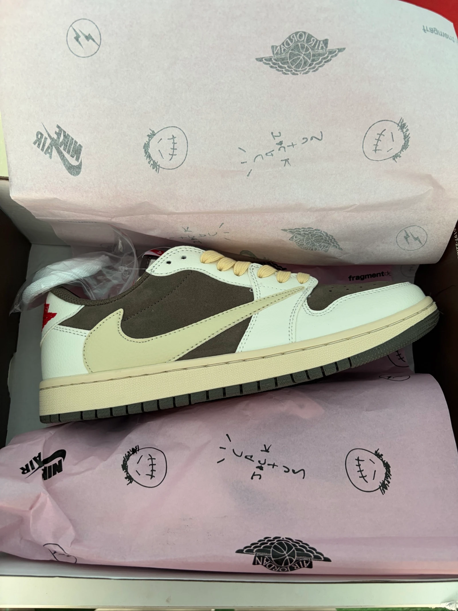 Nike travis 
